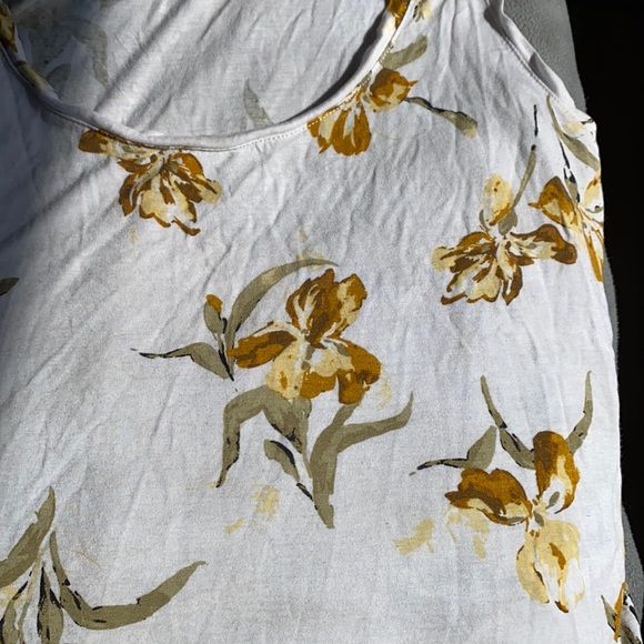 Dynamite Flower Pattern Tank Top - Picture 4 of 5